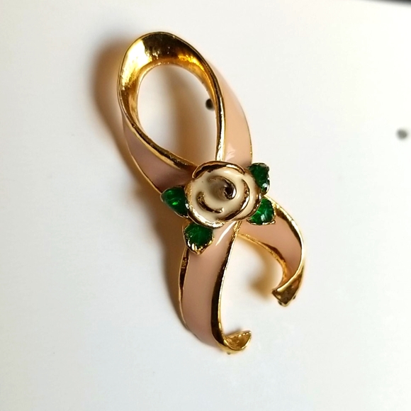 ENAMEL PINK ribbon & WHITE ROSE pin - Picture 1 of 3